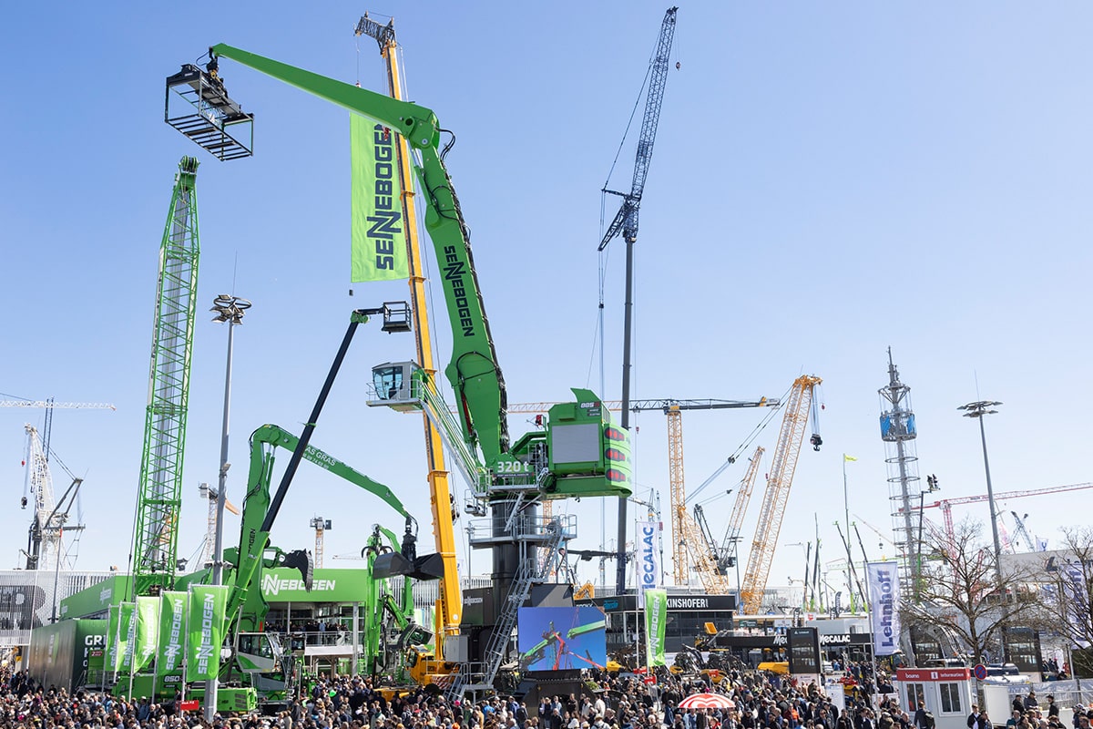 Der Aussenauftritt von Sennebogen war auch rappelvoll. © Messe München GmbH