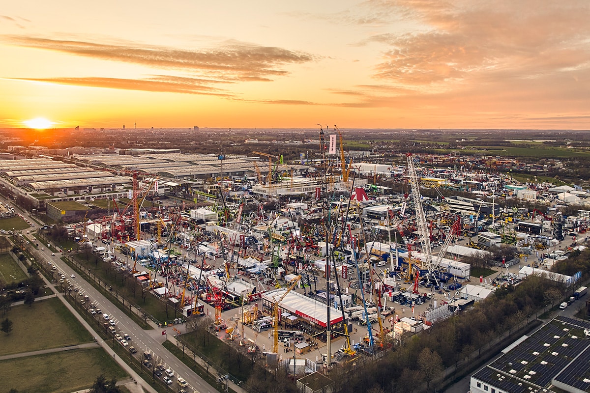 Das geht nur mit der Drohne: 400'000 m2 Aussengelände, 200'000 m2 Hallenfläche macht die bauma aus ! © Messe München GmbH